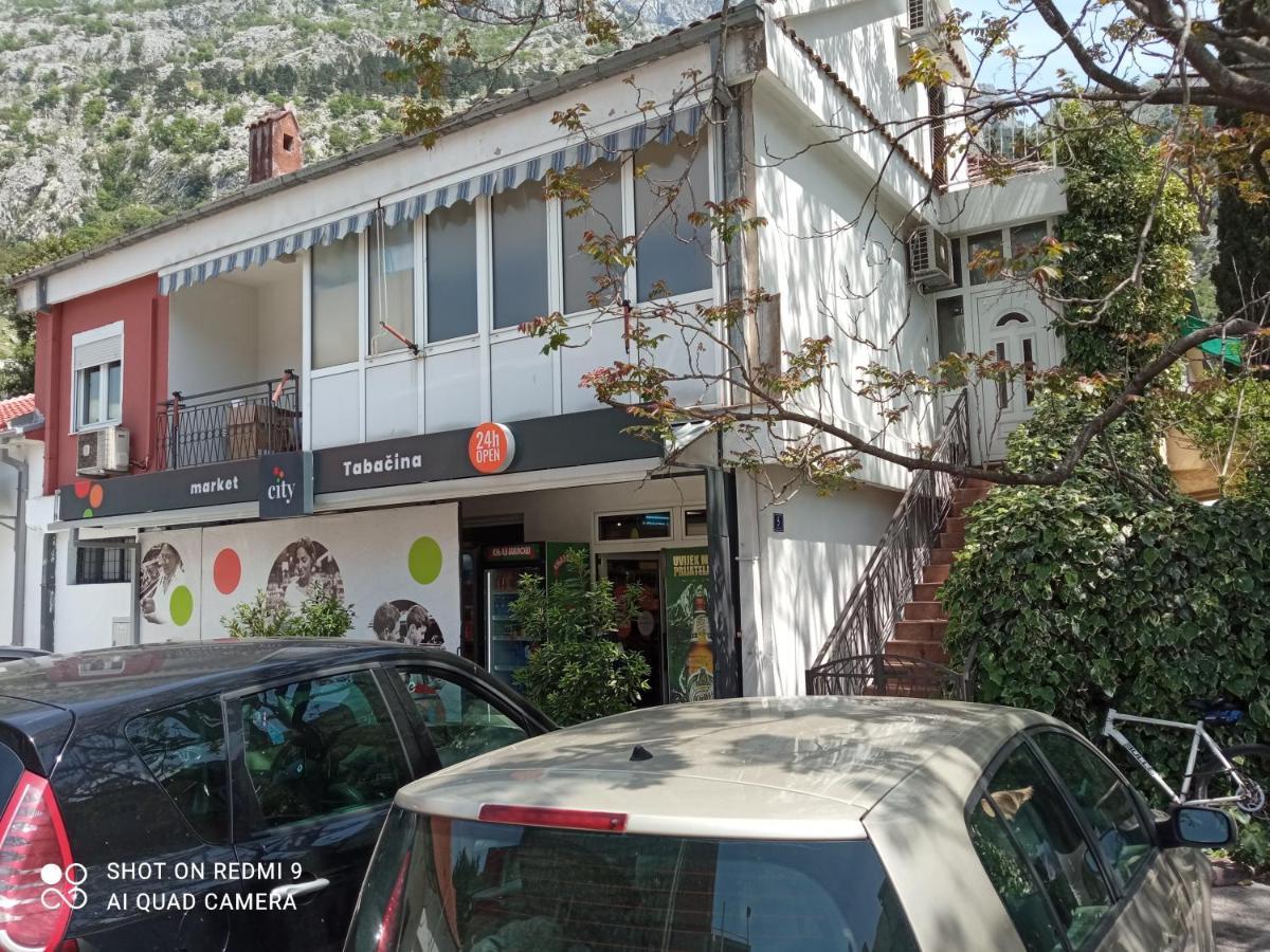 Kotorhostelito Exterior photo
