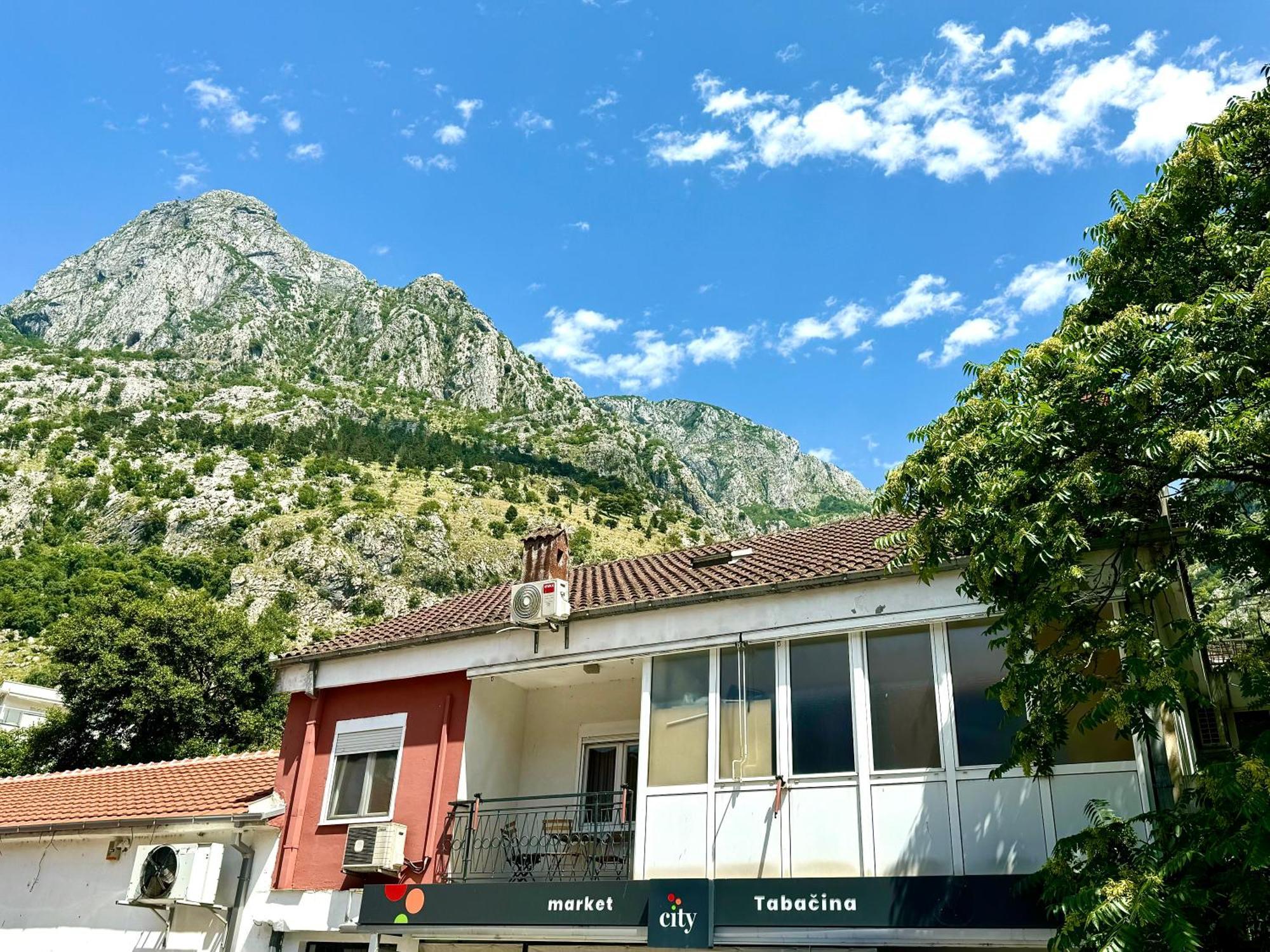 Kotorhostelito Exterior photo